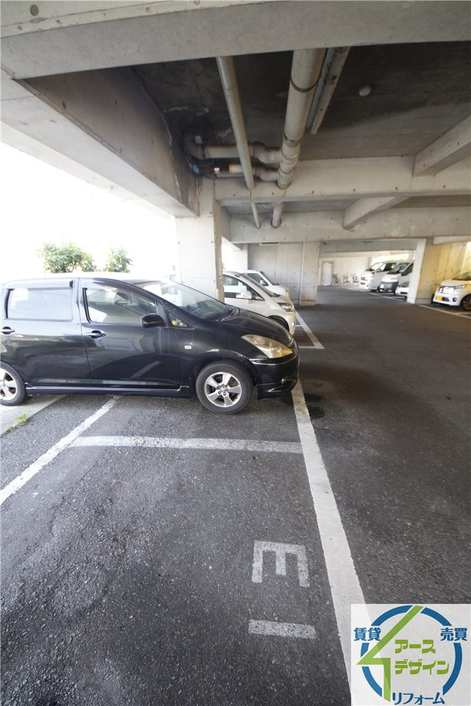 セルサス大道壱番館の駐車場