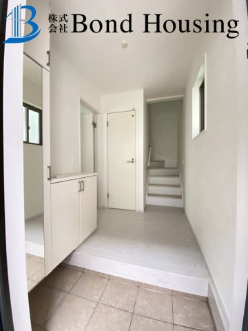 明石市天文町２丁目の新築一戸建の玄関