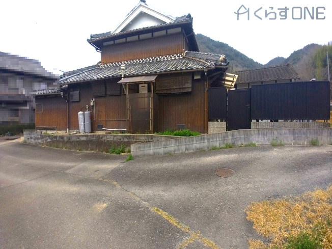 【前面道路含む現地写真】 | 姫路市飾東町小原／中古戸建（オーナーチェンジ）