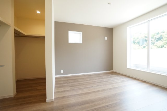 リーブルガーデン常滑市白山町2丁目　1号棟の洋室|大型のウォークインクローゼットがある7.38帖の洋室！