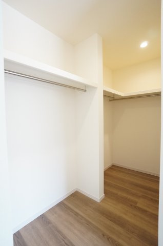 リーブルガーデン常滑市白山町2丁目　1号棟の収納|たっぷり収納可能なウォークインクローゼット！