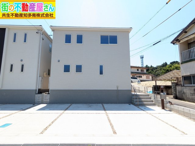 リーブルガーデン常滑市白山町2丁目　1号棟の外観|1号棟：3台分の駐車スペース！日当たり良好な5LDK!室内ご覧いただけます。