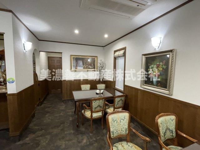 ６４９６９　岐阜市高砂町5丁目店舗の内装