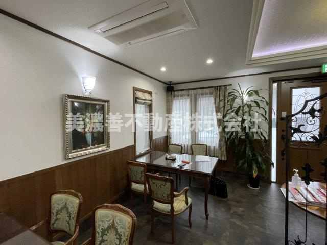 ６４９６９　岐阜市高砂町5丁目店舗の内装