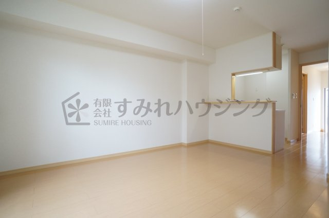ウエストイリーデⅡの居間・リビング|参考、同建物・反転間取りの号室