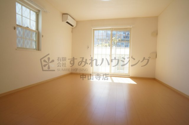 ウエストイリーデⅡの居間・リビング|参考、同建物・反転間取りの号室