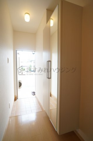 ウエストイリーデⅡの玄関|参考、同建物・反転間取りの号室