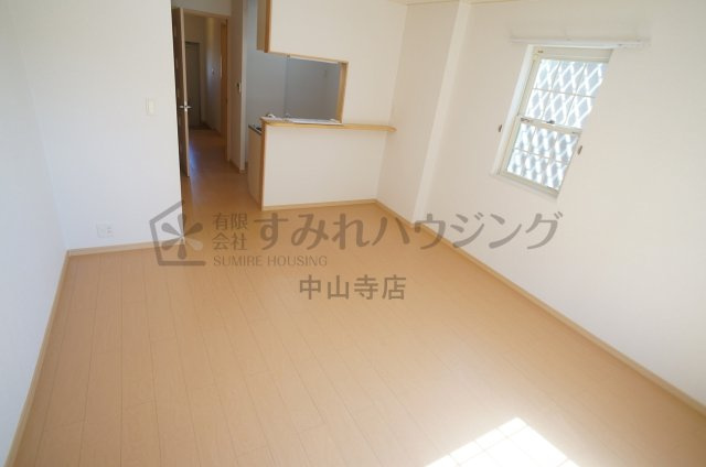 ウエストイリーデⅡの玄関|参考、同建物・反転間取りの号室