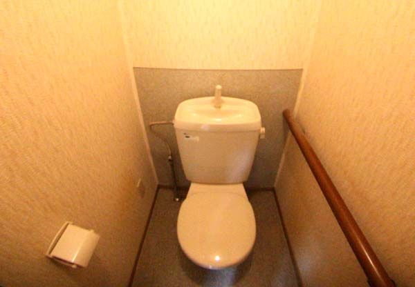 ビューラー和泉Bのトイレ|ゆったりとした空間のトイレです