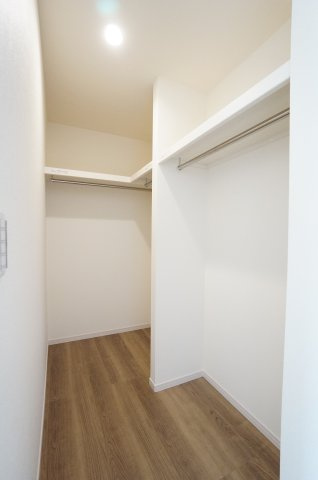 リーブルガーデン常滑市白山町2丁目　2号棟の収納|たっぷり収納可能なウォークインクローゼット！