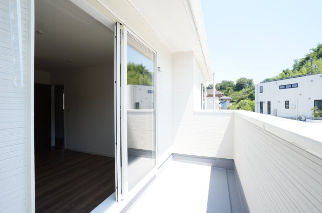 リーブルガーデン常滑市白山町2丁目　2号棟のバルコニー|陽当たり良好なバルコニー