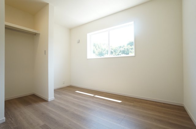 リーブルガーデン常滑市白山町2丁目　2号棟の洋室|2階5.06帖洋室はウォークインクローゼット付き。