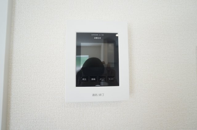 リーブルガーデン常滑市白山町2丁目　2号棟の設備|録画機能があり、どのような人が何時に来訪されたのか分かります、防犯はもちろん、お届け物などの把握にも便利です、ライト付きなので夜間でも安心。
