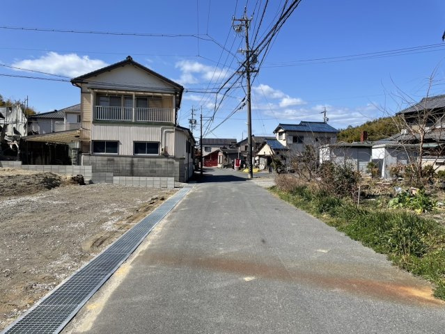 リーブルガーデン常滑市白山町2丁目　2号棟の前面道路含む現地写真|●○前面道路○●