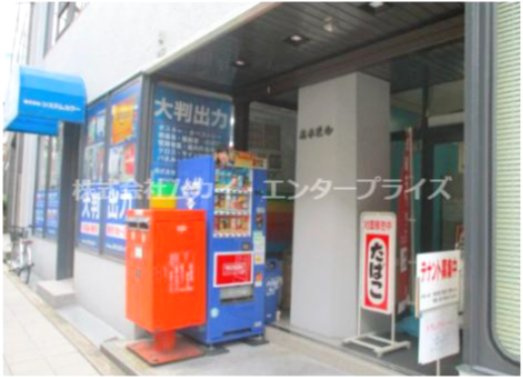高木ビルのエントランス|自動販売機ございます◎