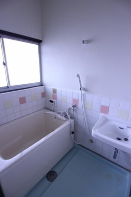 【浴室】 | 八石荘 | 落ち着いた空間のお風呂です