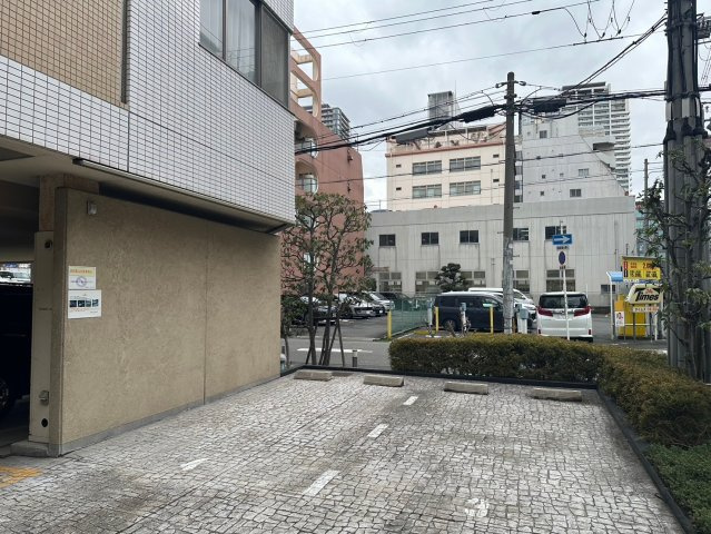アーデンタワー北堀江の駐車場