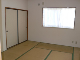 広くて明るい寝室