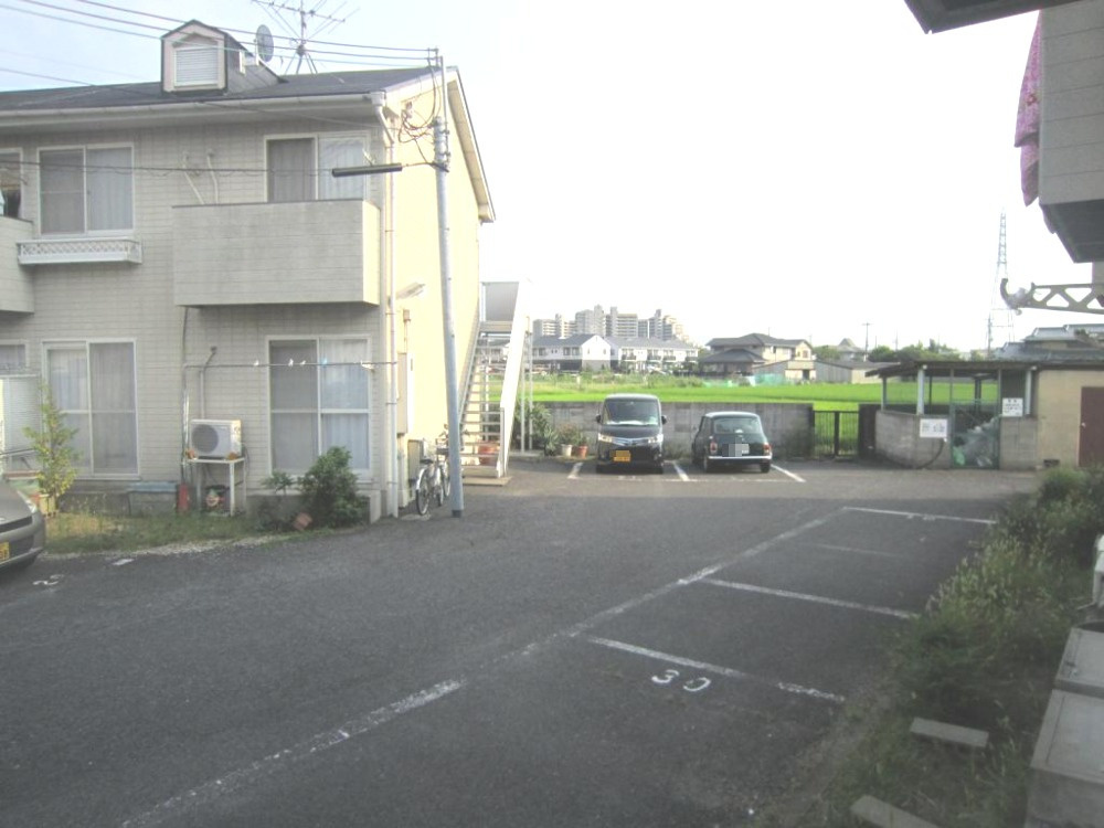 モアクレスト和気B棟の駐車場|駐車場に車を止められます