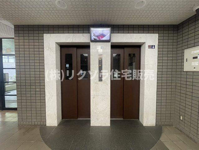オークヒルズ香里五番館のその他共用部分|エレベーター2基　防犯カメラあり
■物件内覧・資金計画相談・住宅ローン相談、リフォーム相談、お問合せ受付中■
※当日・翌日のご内覧、ご相談はお電話でのお問合せがスムーズです！