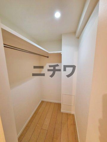 アトラス諏訪町レジデンスの収納|★洋室6.7帖のウォークインクローゼット★