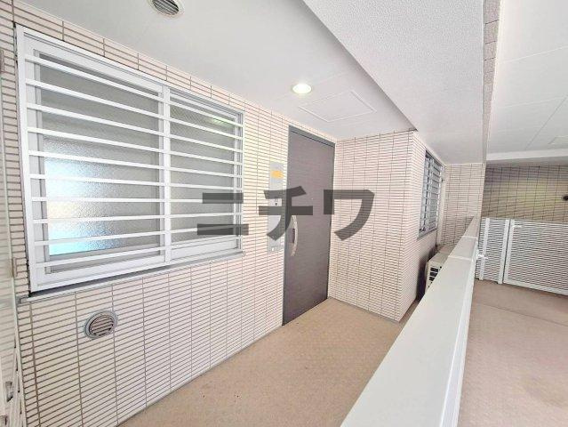 アトラス諏訪町レジデンスの玄関|★玄関ポーチあり★