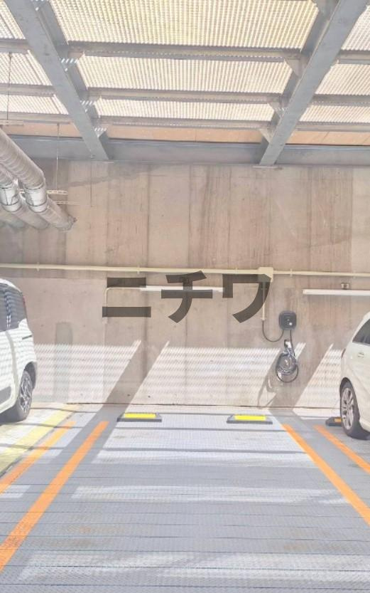 アトラス諏訪町レジデンスの駐車場|★地下駐車場・EV用充電装置あり★