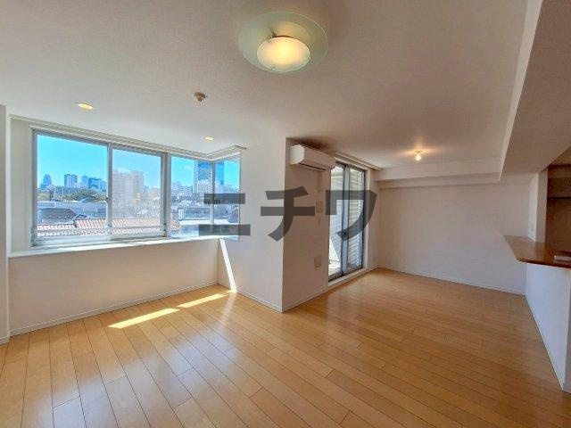 アトラス諏訪町レジデンスの居間・リビング|★南向きの明るい20帖のLDK★