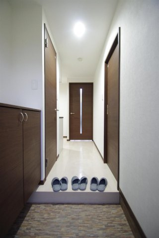 クロノス29新町の玄関