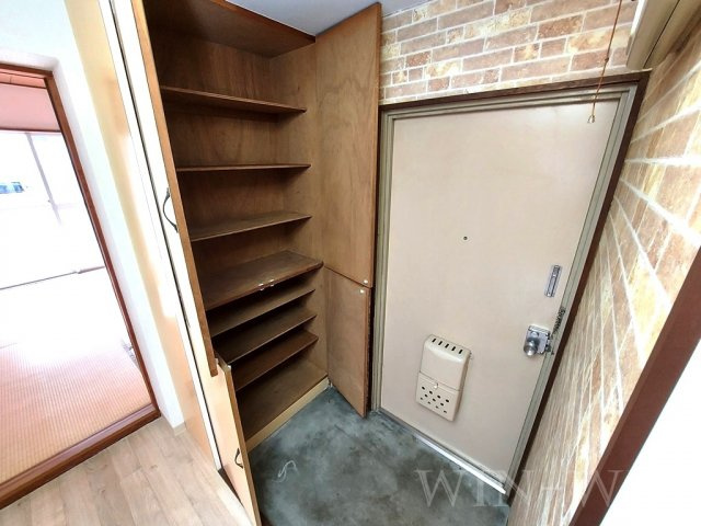 ハイツ明和 B棟の玄関