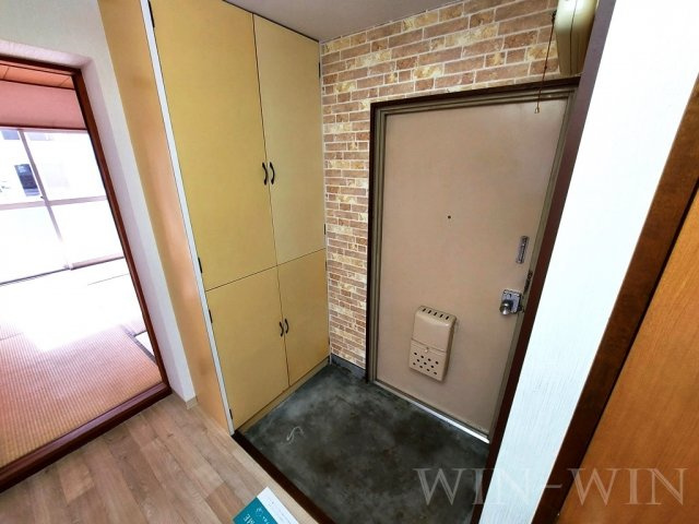 ハイツ明和 B棟の玄関