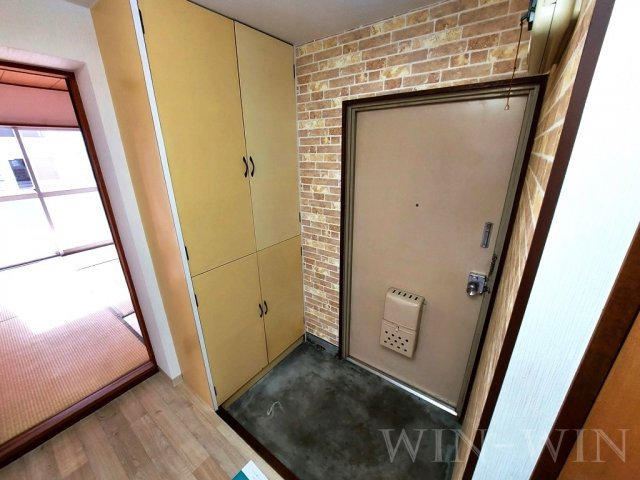 ハイツ明和 B棟の玄関