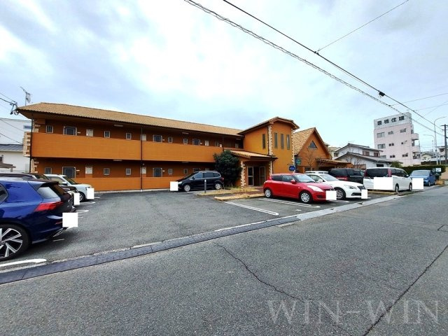 アールズコートの駐車場