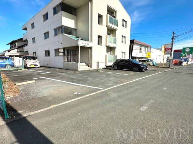 ハイツ北山の駐車場