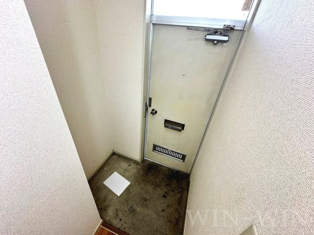 ハイツ西上 Bの玄関