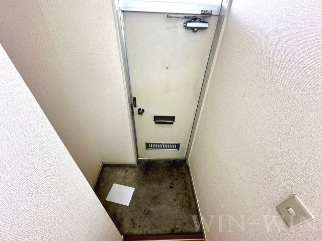 ハイツ西上 Bの玄関