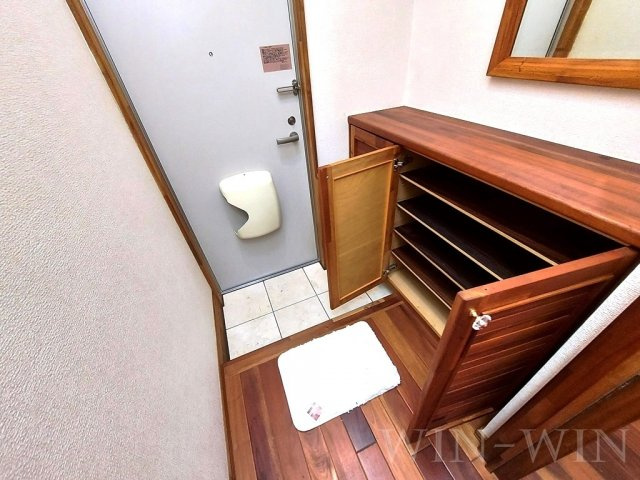 セザンヌ新栄 3の玄関