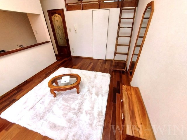 セザンヌ新栄 3の居間・リビング