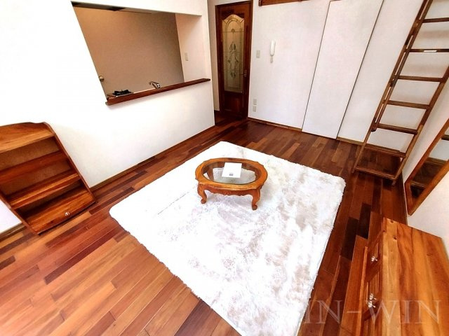 セザンヌ新栄 3の居間・リビング