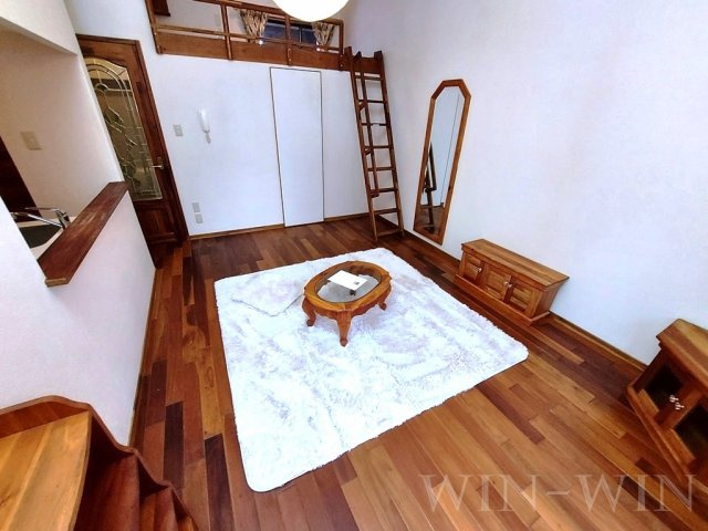 セザンヌ新栄 3の居間・リビング