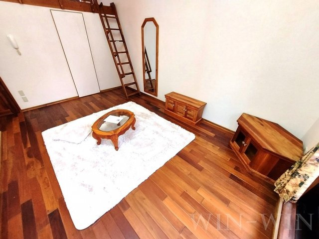 セザンヌ新栄 3の居間・リビング