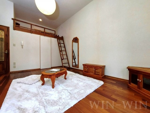 セザンヌ新栄 3の居間・リビング