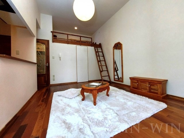 セザンヌ新栄 3の居間・リビング