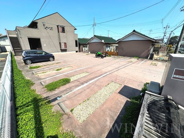 セザンヌ新栄 2の駐車場