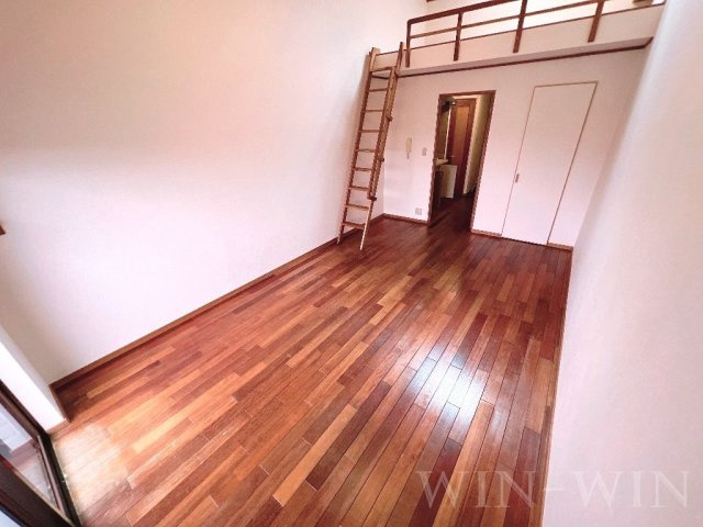 セザンヌ新栄 2の居間・リビング