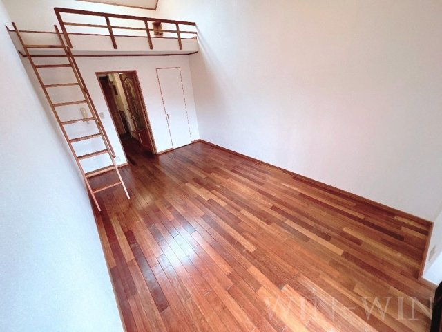 セザンヌ新栄 2の居間・リビング