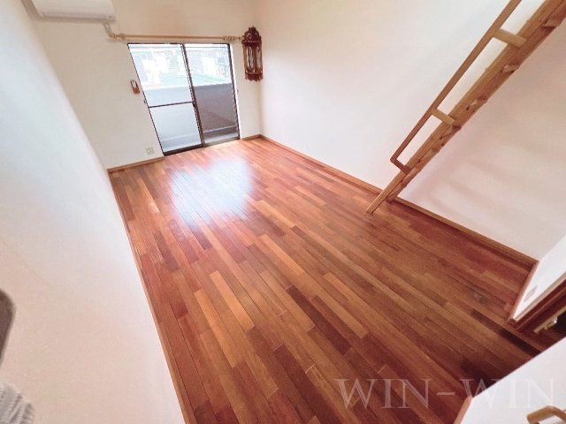 セザンヌ新栄 2の居間・リビング