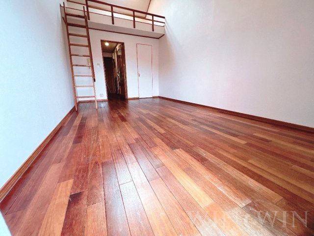 セザンヌ新栄 2の居間・リビング