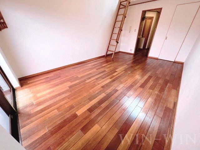 セザンヌ新栄 2の居間・リビング