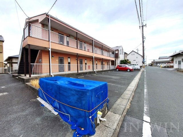 Surplus One栞の駐車場